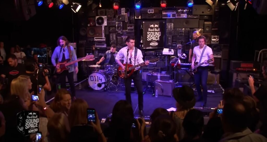 Do I Wanna Know? by Arctic Monkeys: Exploring Lyrics, Meaning, and Cultural Impact