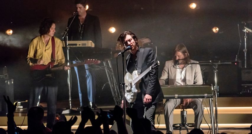 Artic Monkeys on stage Photo Raph_PH
