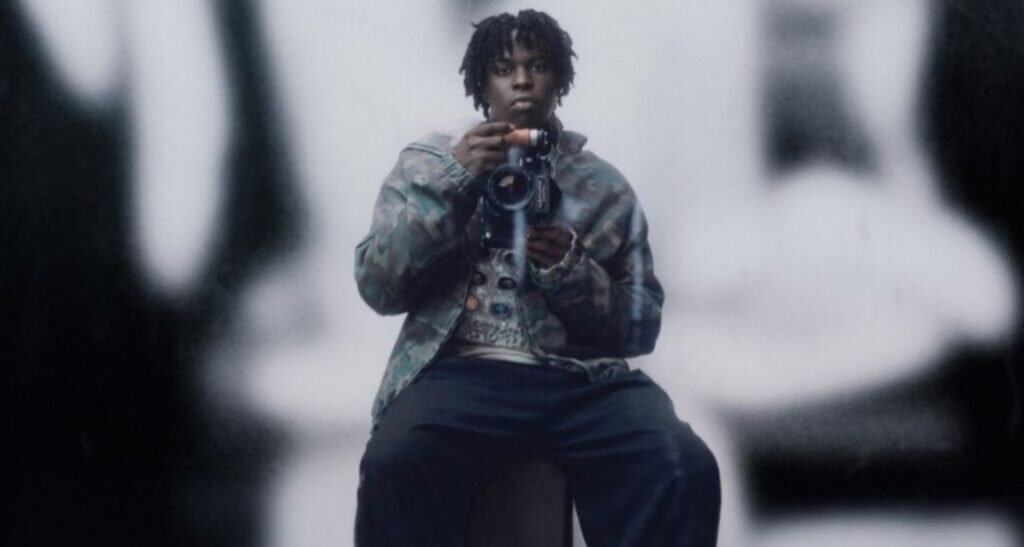 Daniel Caesar ‘Moon’ Review: Bon Iver’s quiet gravity meets a late-night vow Daniel Caesar ‘Moon’ Review: Bon Iver’s quiet gravity meets a late-night vow