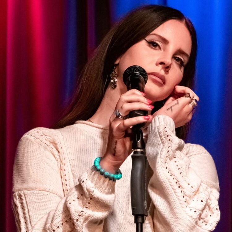 Lana Del Rey Photo by Justin Higuchi from Los Angeles, CA, USA