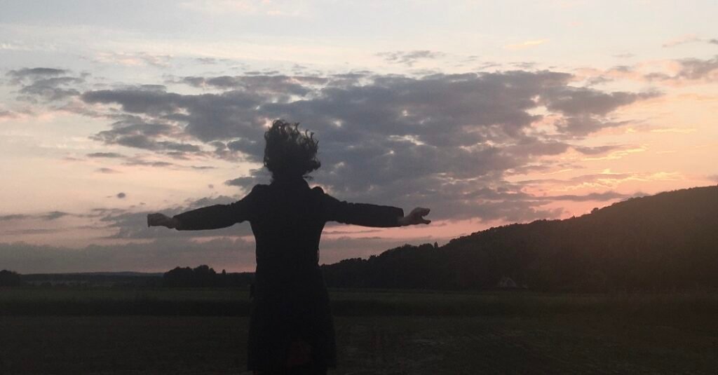 Zoe Watson Releases The Mesmerizing Dust